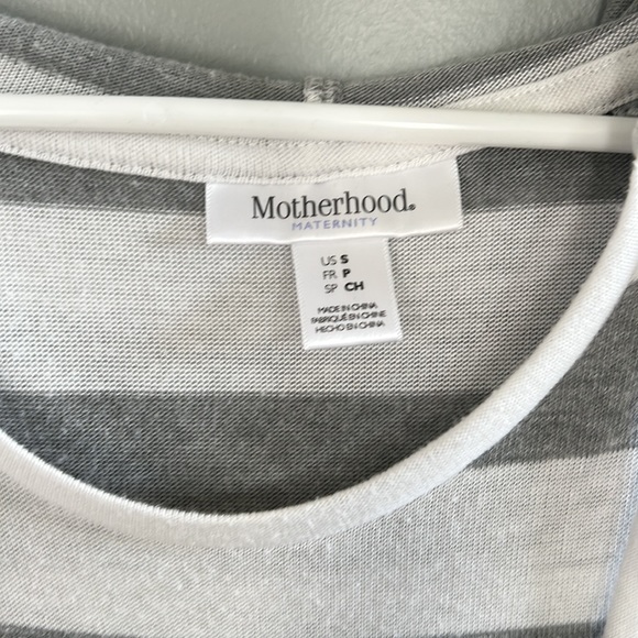 Maternity size small long sleeve pair of shirts - Picture 4 of 4